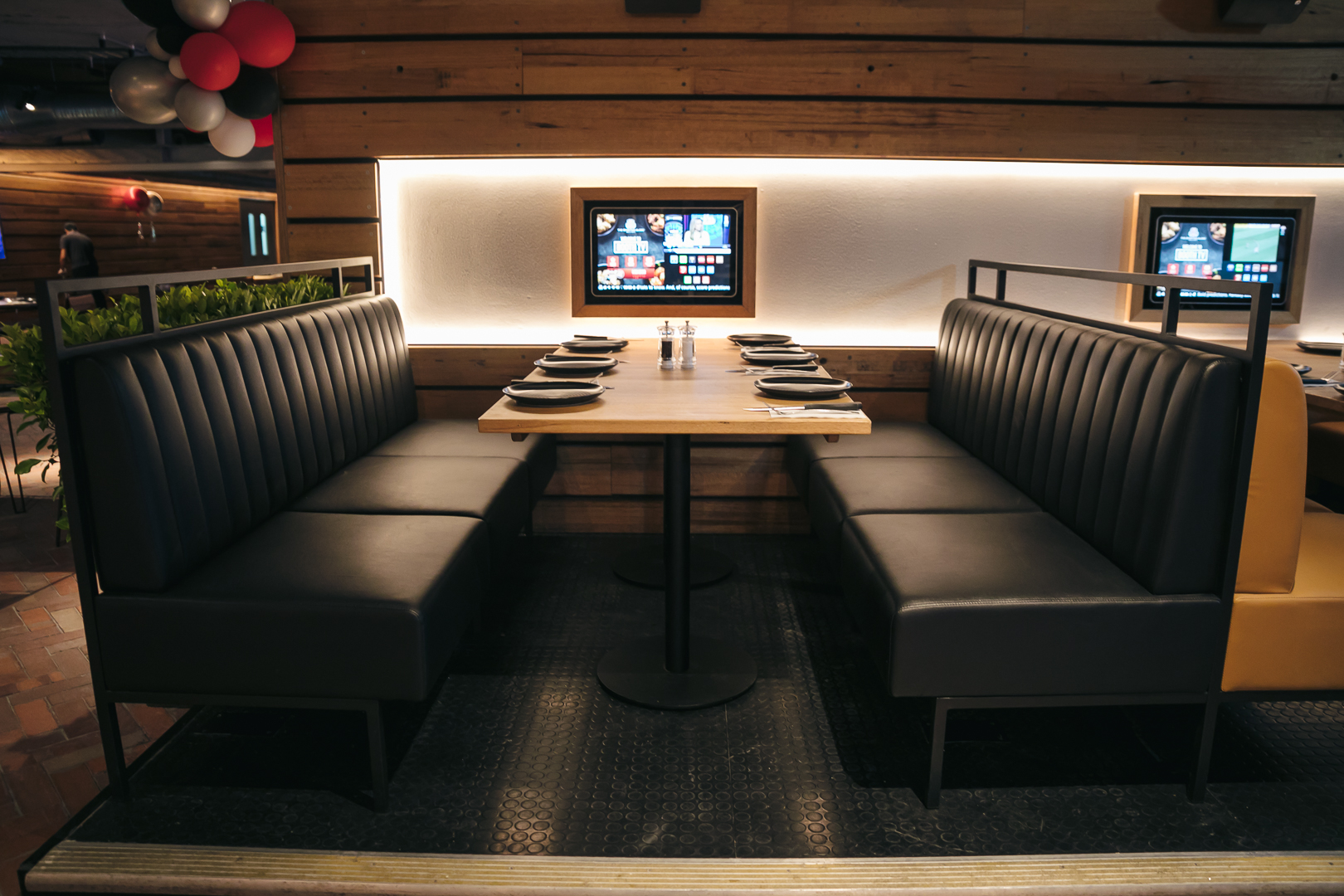 Sporting Globe x 4 Pines Kings St Wharf 