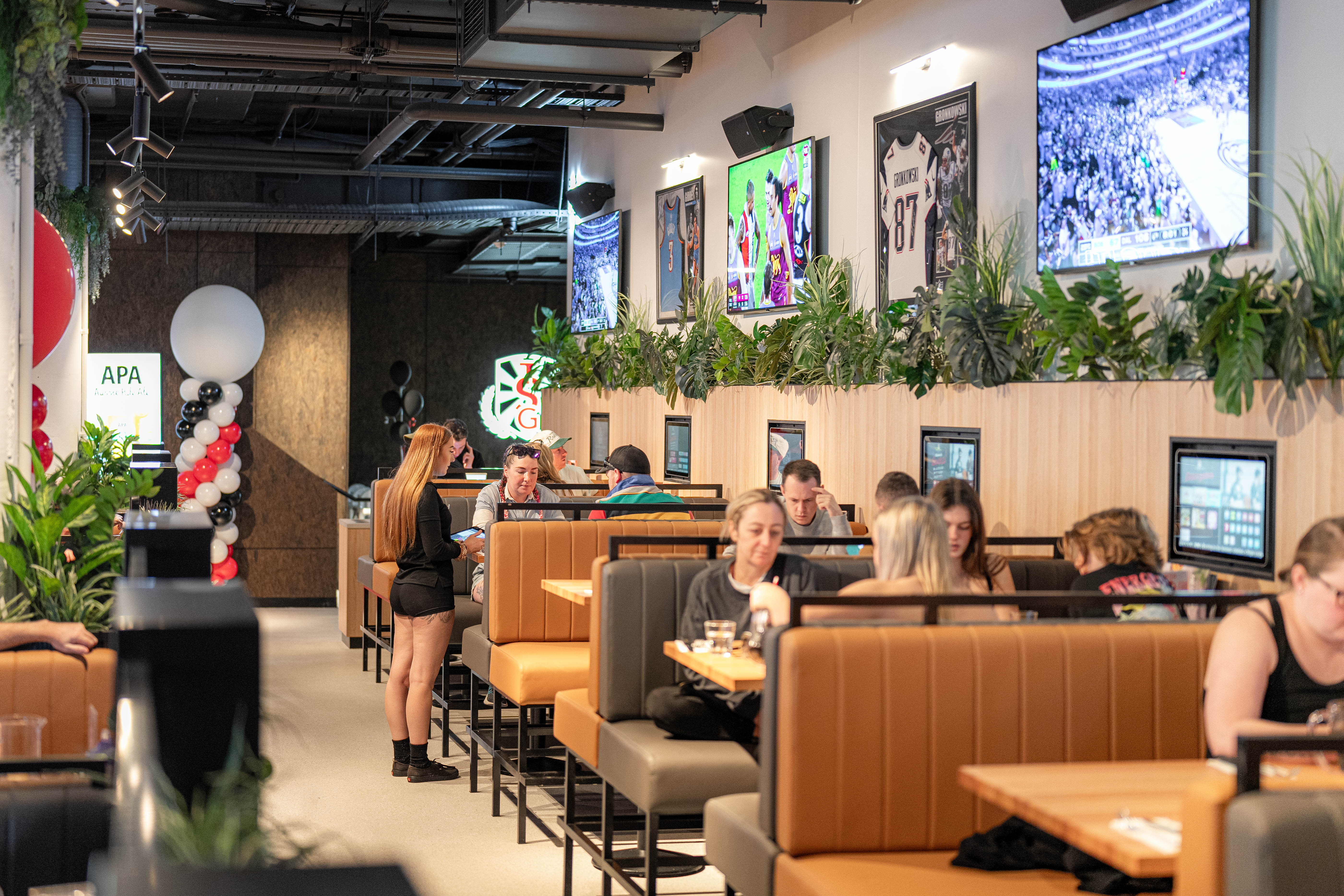 Sporting Globe x 4 Pines Surfers Paradise